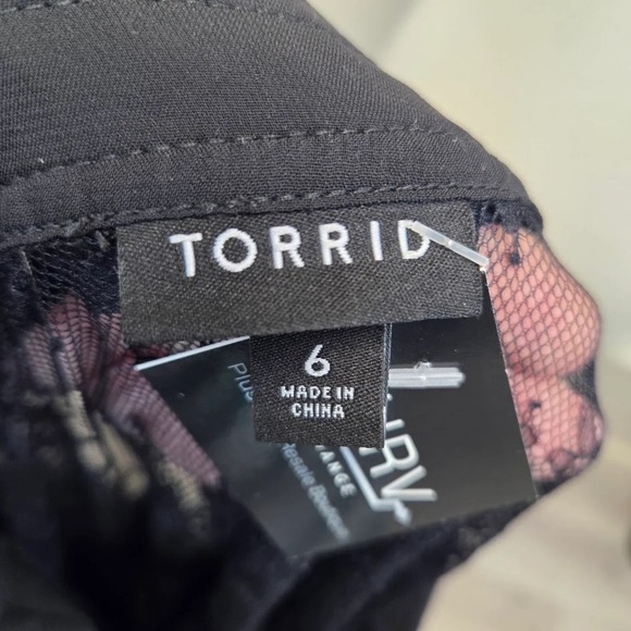 Torrid Black Lace and Velvet Top - Size 30 (6) - Picture 5 of 5
